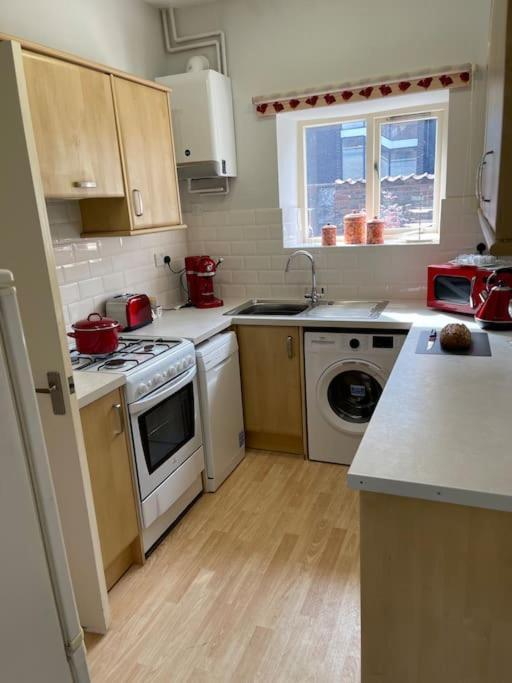 Centre Of Town House 3 Bedrooms Sleeps 5 And Infant Free Onsite Parking 2 Cars King's Lynn Buitenkant foto