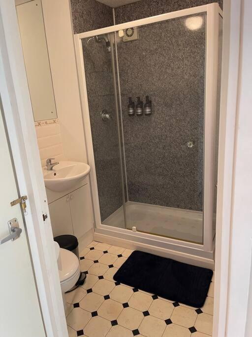 Centre Of Town House 3 Bedrooms Sleeps 5 And Infant Free Onsite Parking 2 Cars King's Lynn Buitenkant foto