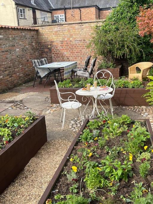 Centre Of Town House 3 Bedrooms Sleeps 5 And Infant Free Onsite Parking 2 Cars King's Lynn Buitenkant foto